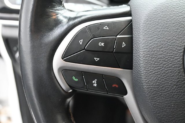 Used 2020 Jeep Grand Cherokee Overland AWD/4WD image 12