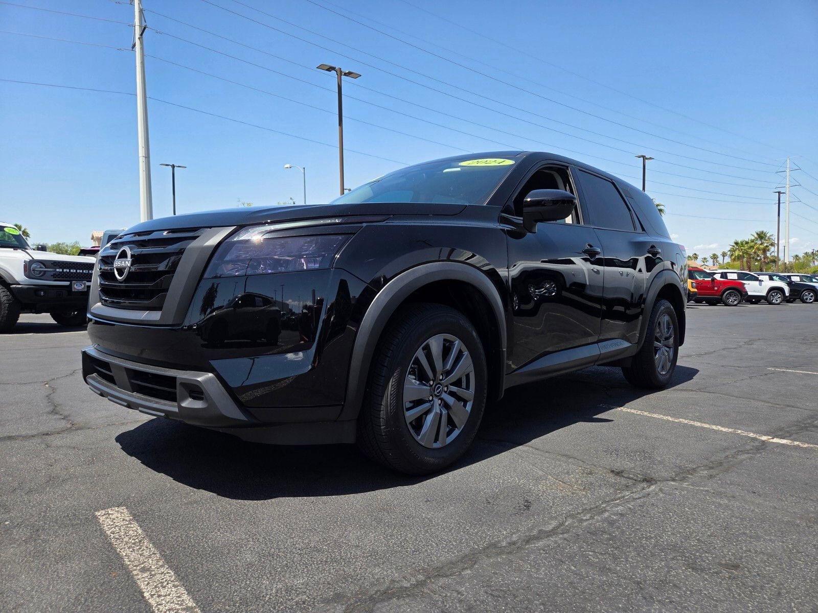 Used 2024 Nissan Pathfinder S FWD video 2