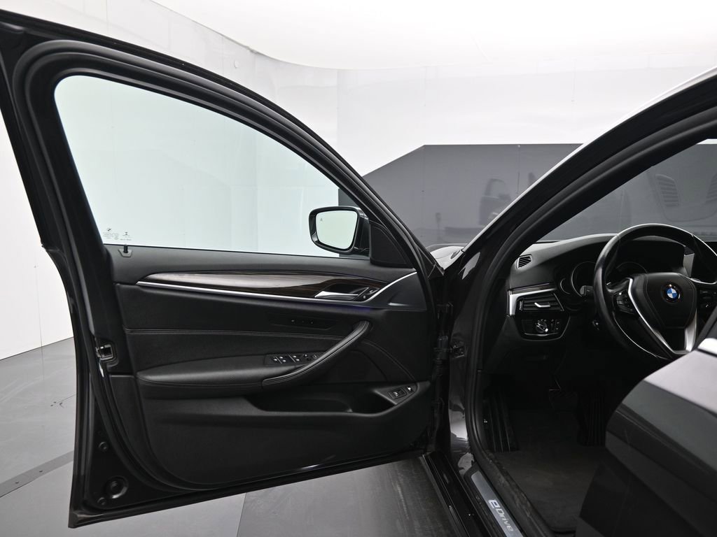 Used 2019 BMW 530e w/ Convenience Package image 9