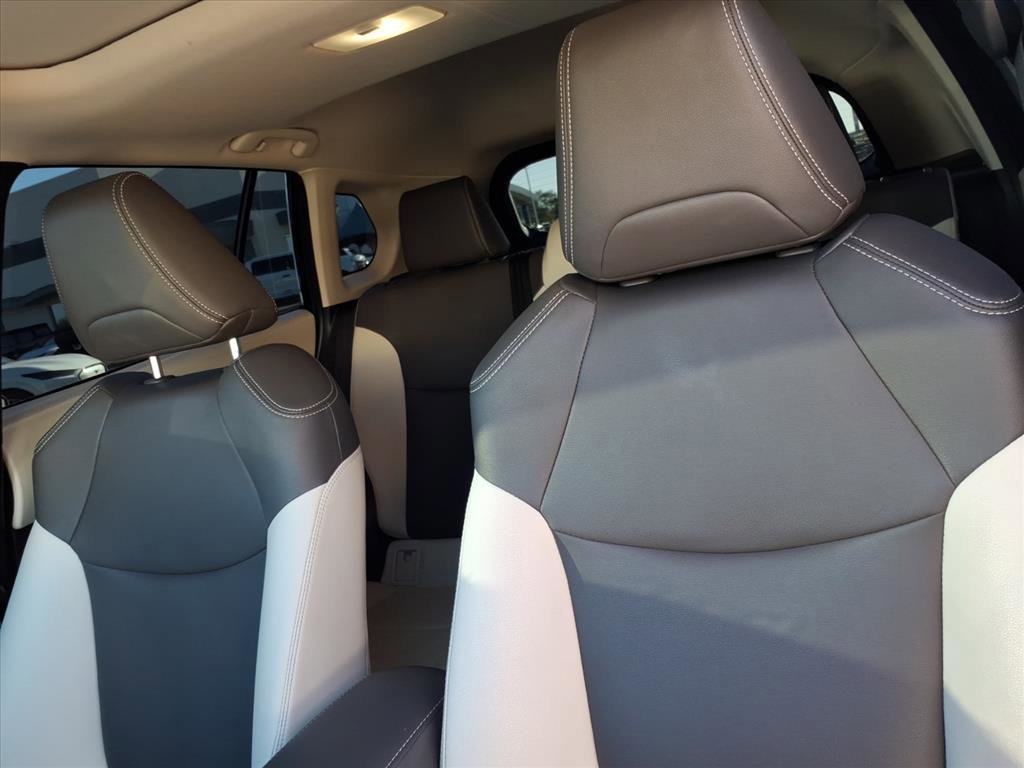 Used 2023 Toyota Corolla Cross XLE image 10