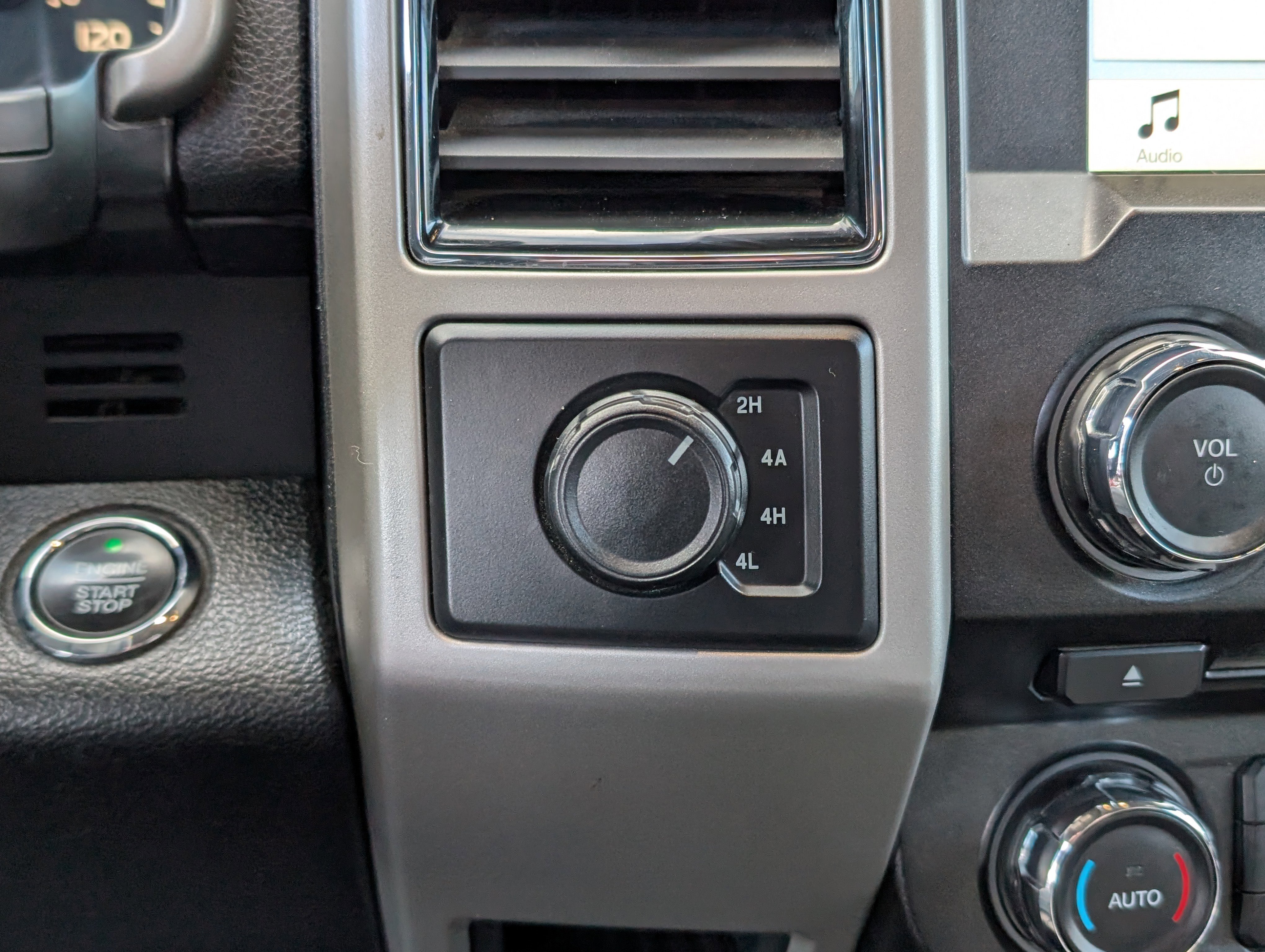 Certified 2018 Ford F150 Lariat image 22