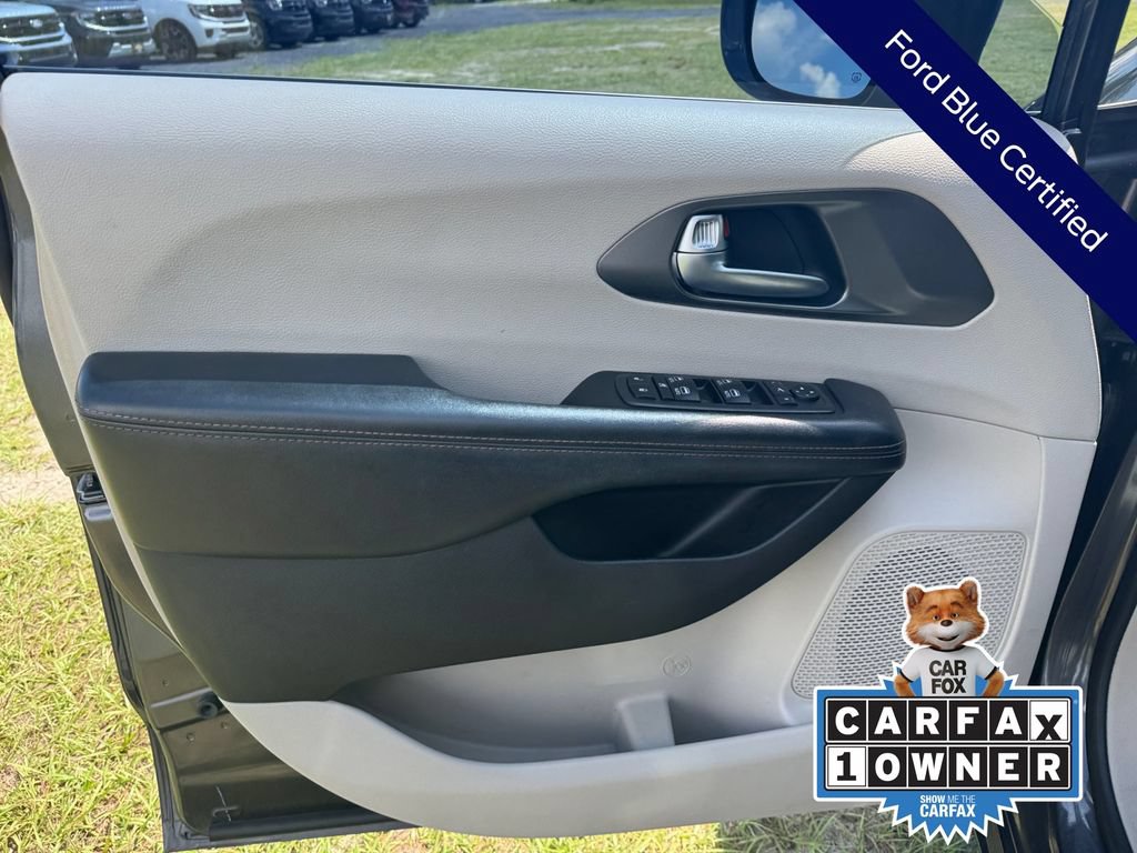 Used 2020 Chrysler Pacifica Touring FWD image 31