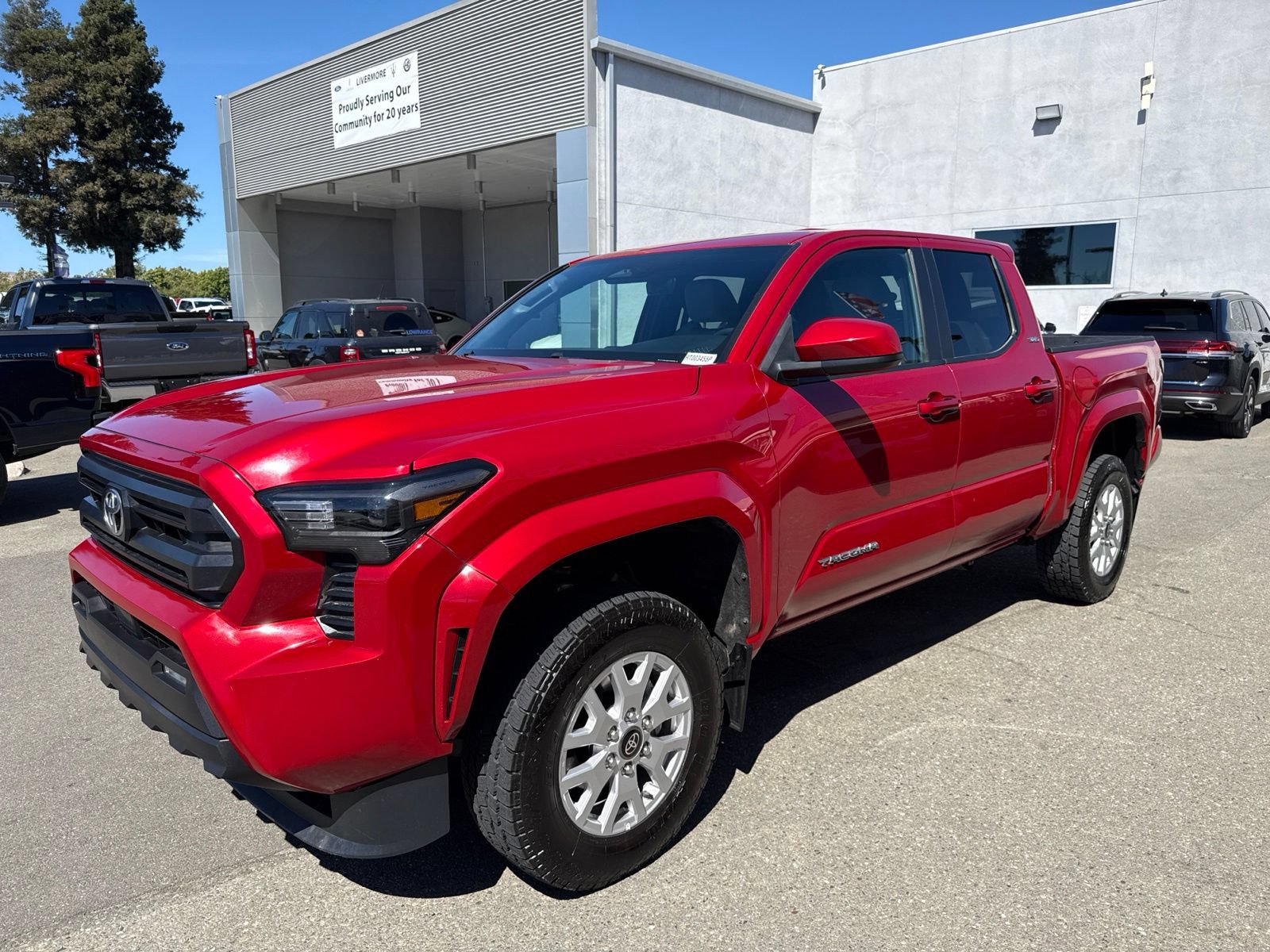 Used 2024 Toyota Tacoma SR5 AWD/4WD image 1