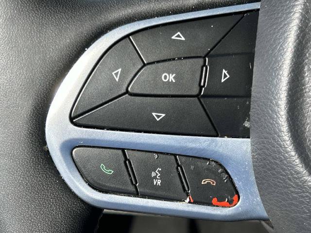 Used 2023 Chrysler Pacifica Touring-L FWD image 25