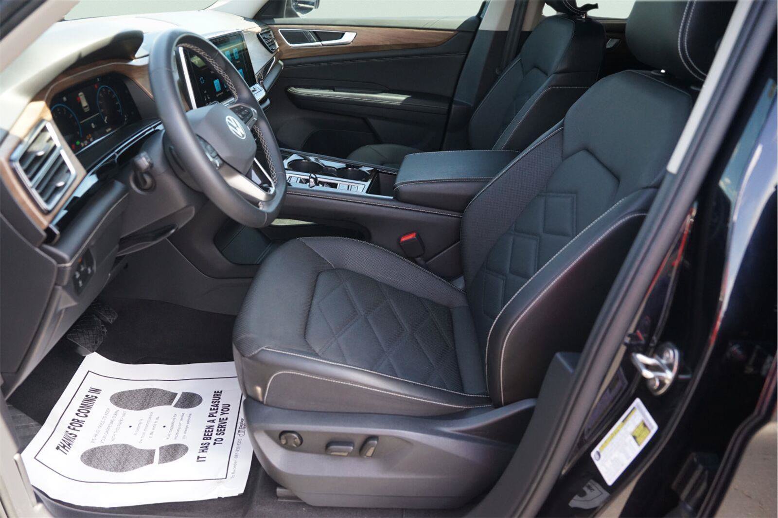 Used 2024 Volkswagen Atlas SE FWD image 9