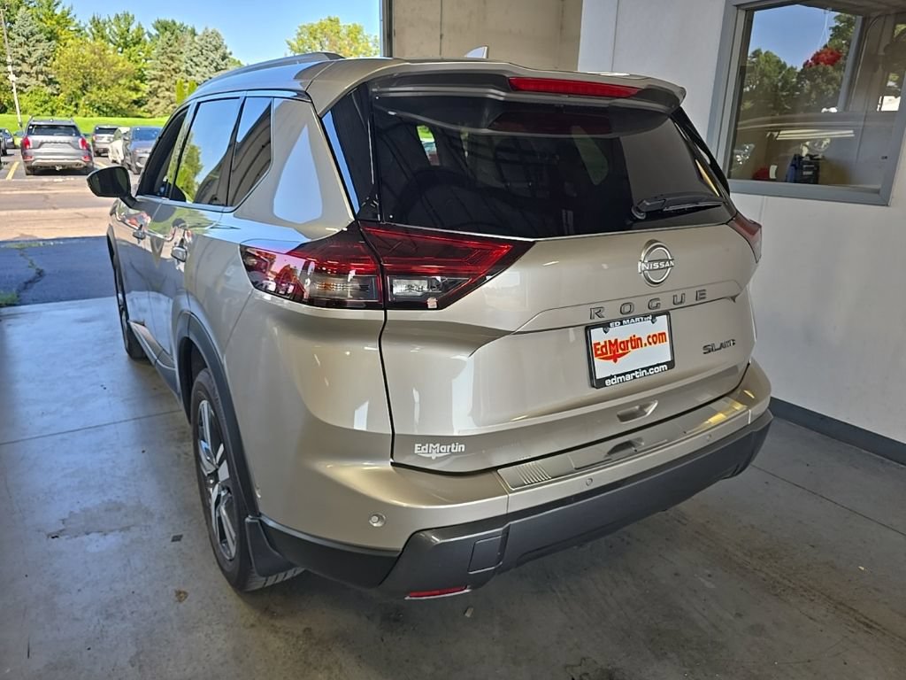 Used 2025 Nissan Rogue SL w/ SL Premium Package AWD/4WD image 3