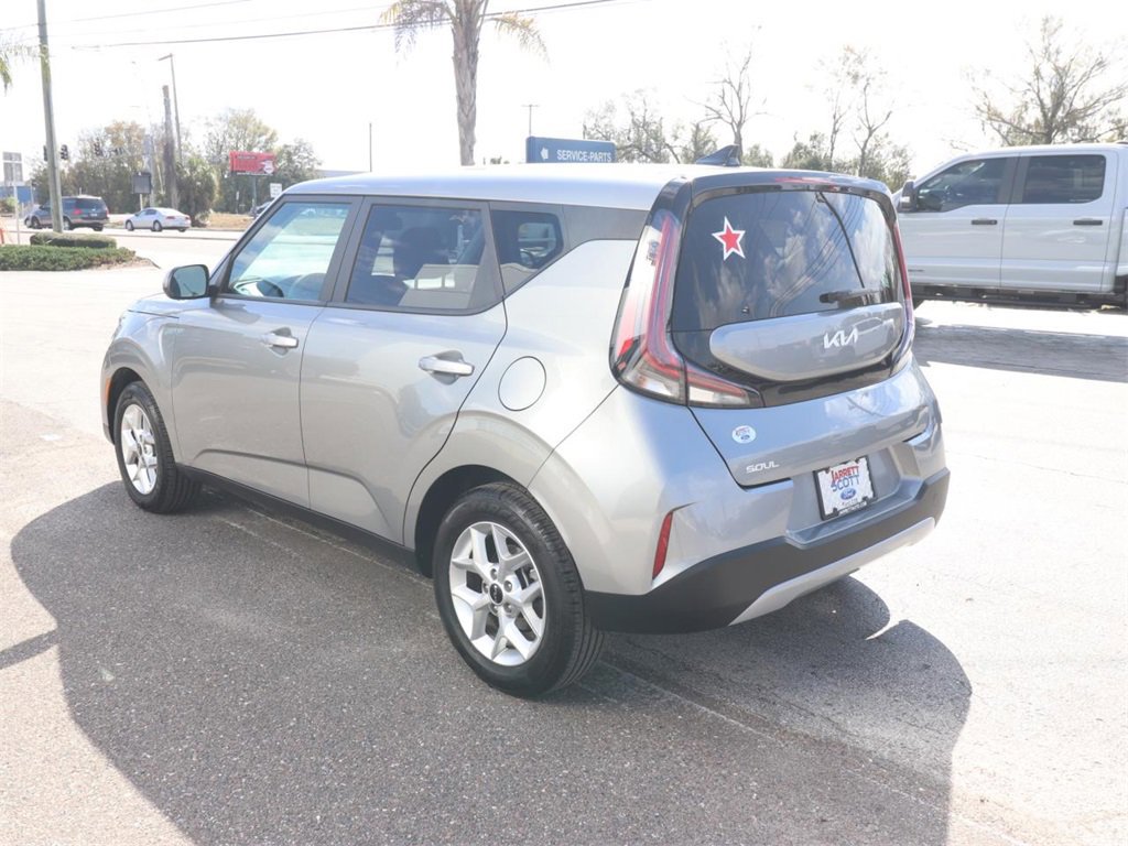 Used 2025 Kia Soul LX w/ LX Technology Package image 3
