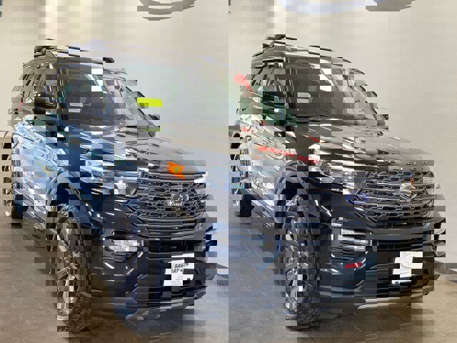 Certified 2022 Ford Explorer XLT w/ Equipment Group 202A image 2