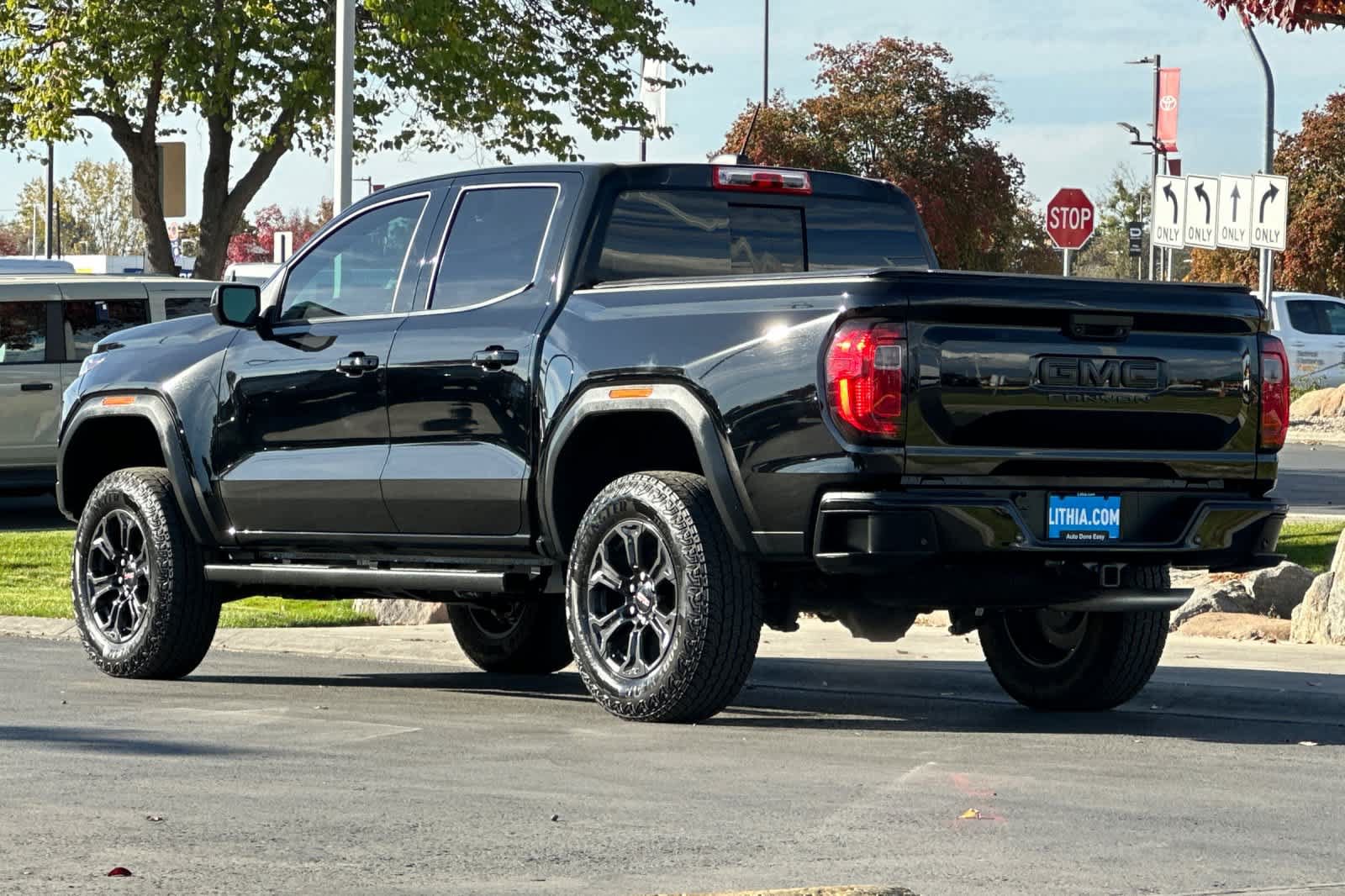 Used 2024 GMC Canyon Elevation w/ Elevation Premium Package AWD/4WD image 6