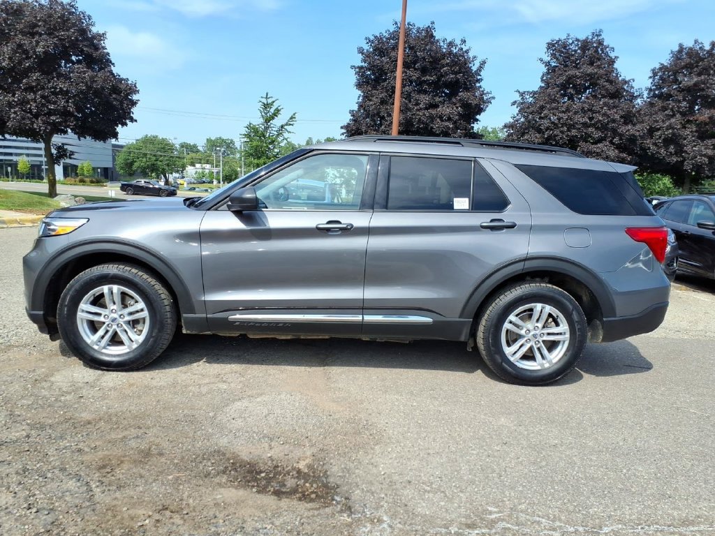 Certified 2023 Ford Explorer XLT w/ Equipment Group 202A AWD/4WD image 2