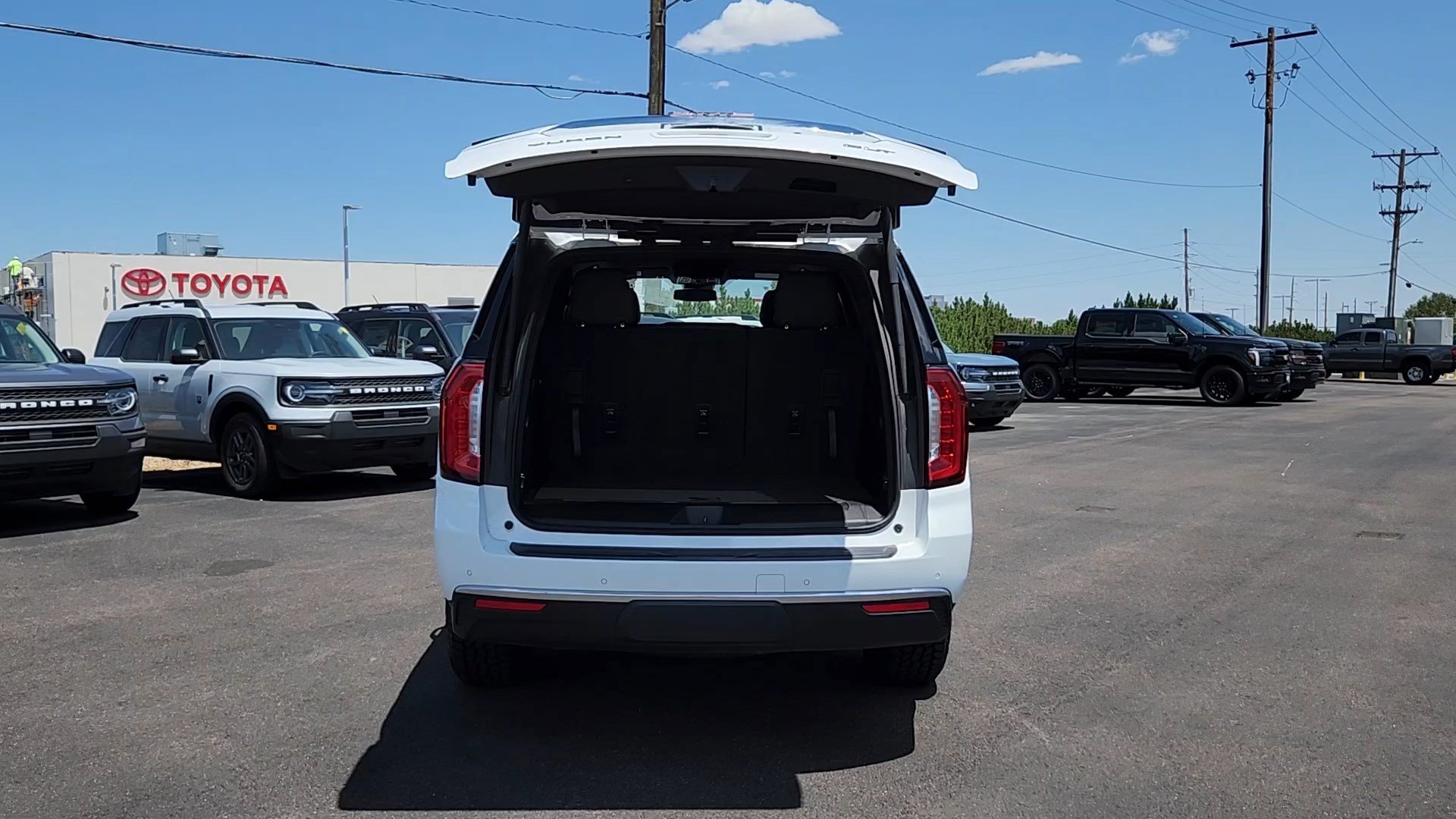 Used 2024 GMC Yukon SLT AWD/4WD image 19