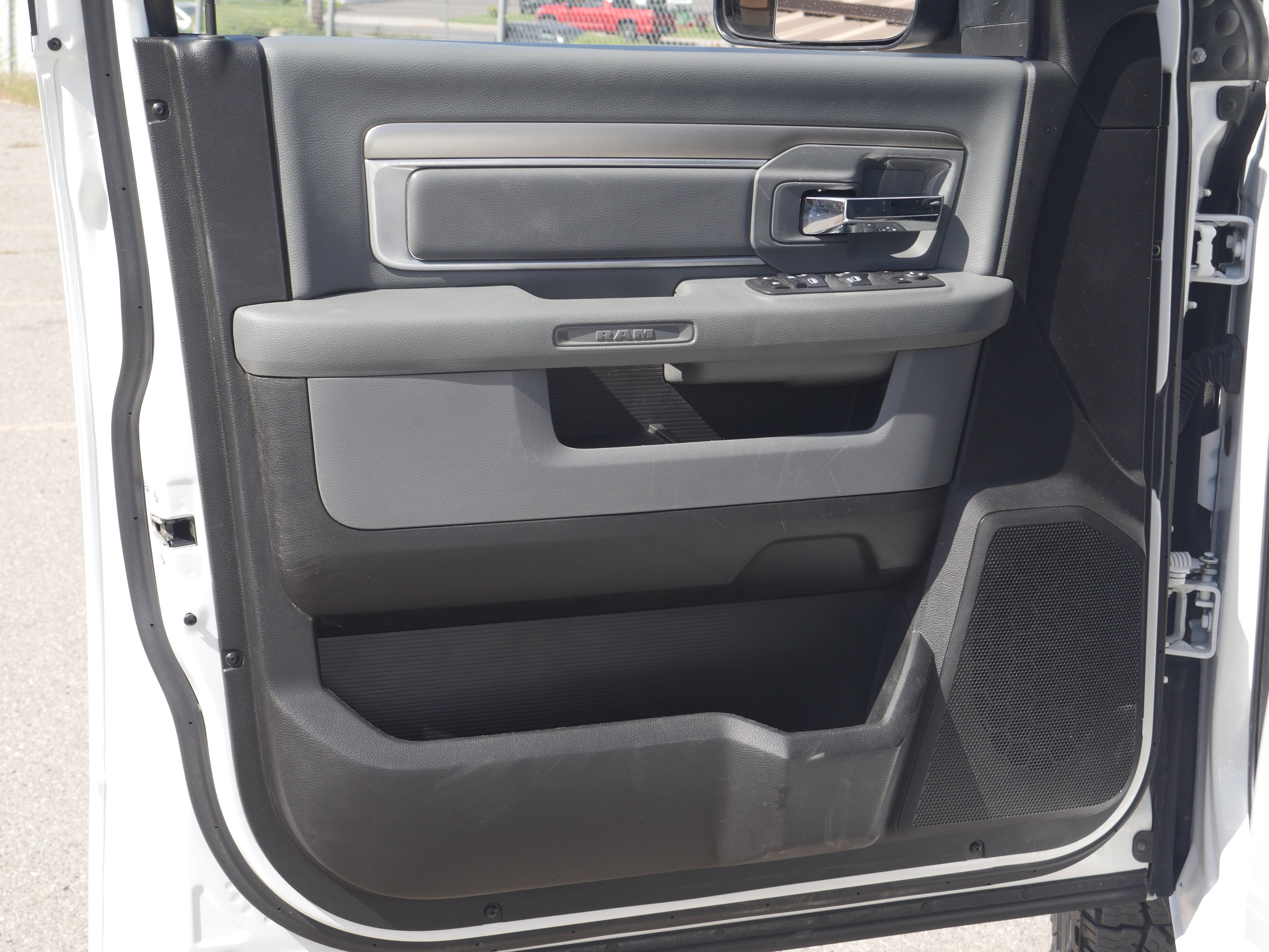 Used 2018 RAM 3500 SLT AWD/4WD image 32