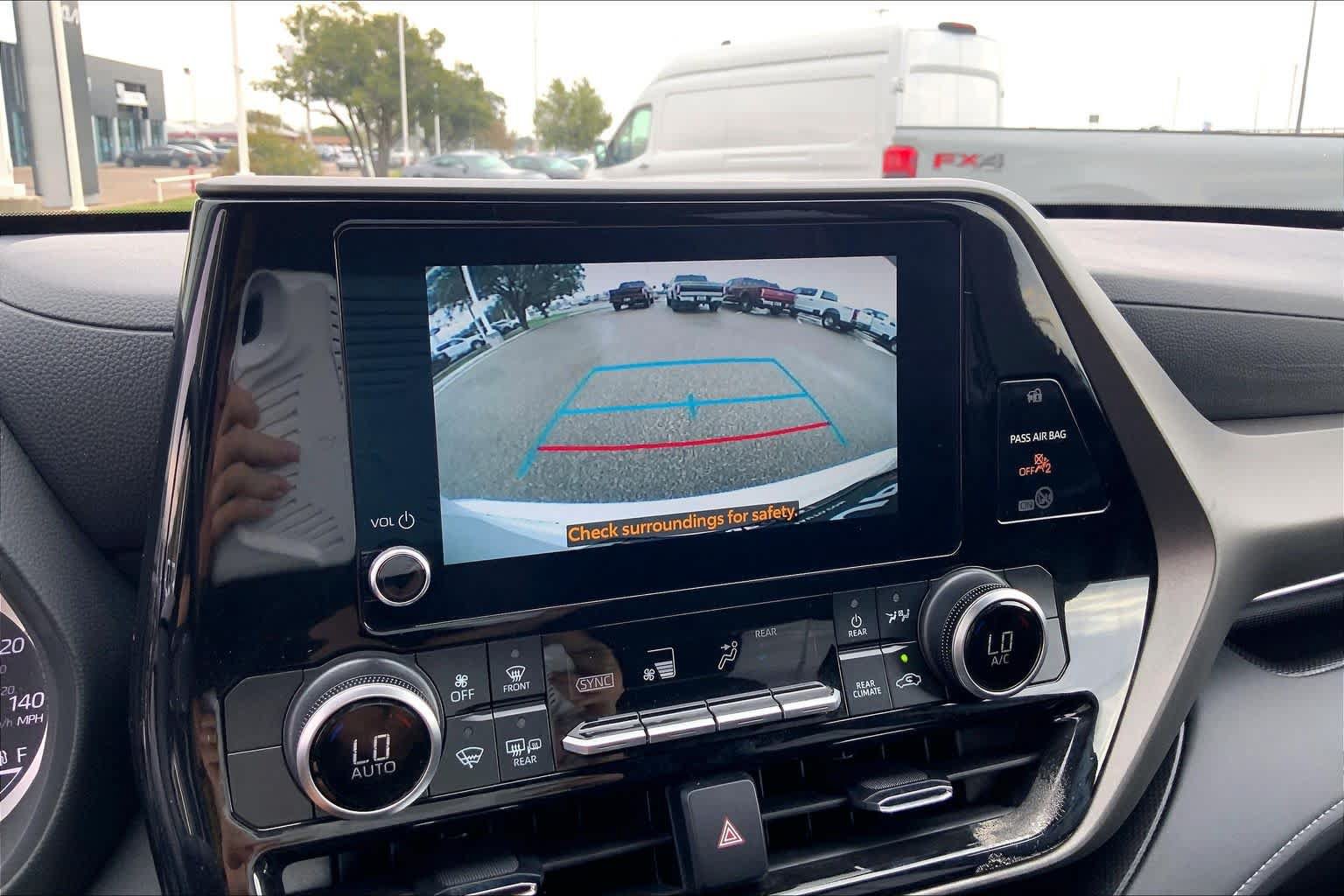 Used 2025 Toyota Highlander LE AWD/4WD image 27