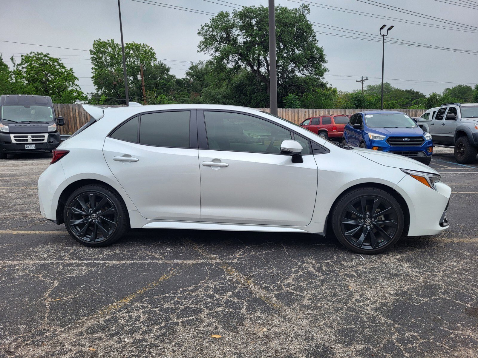 Used 2025 Toyota Corolla XSE FWD image 2