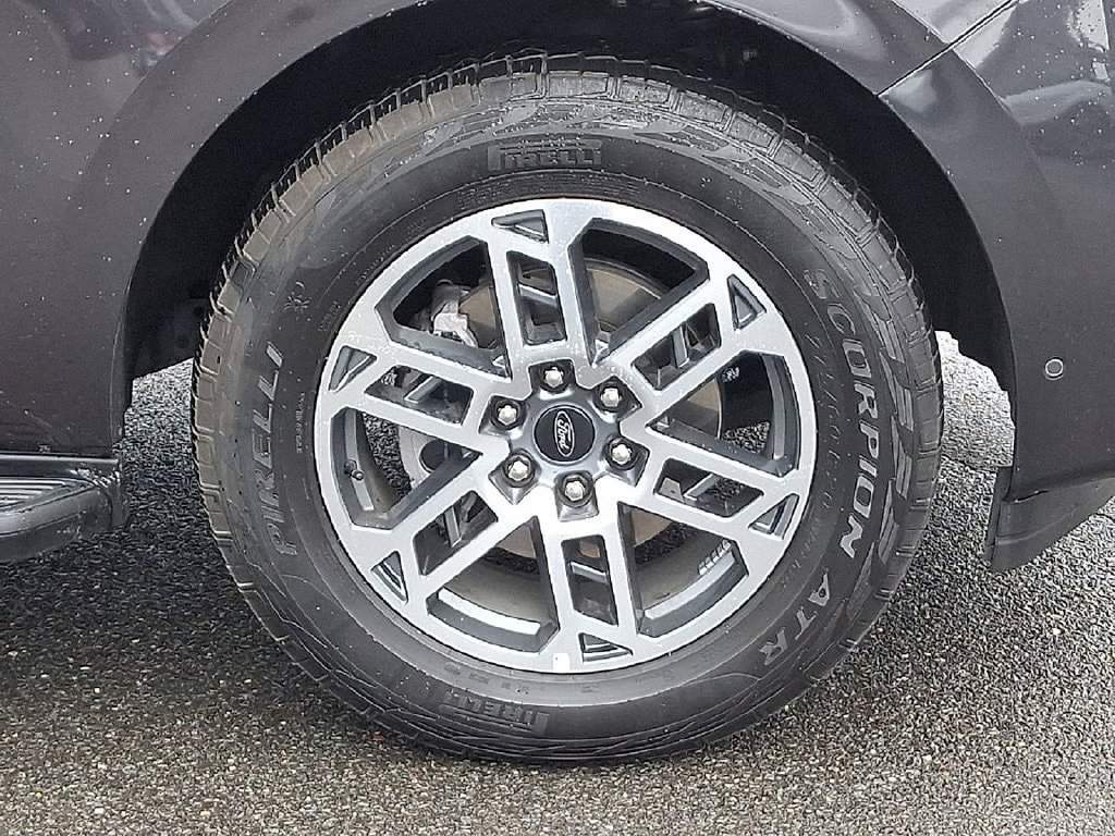 Certified 2025 Ford Expedition Active AWD/4WD image 8