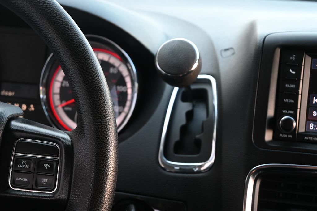Used 2018 Dodge Grand Caravan SE w/ UConnect Hands-Free Group FWD image 28