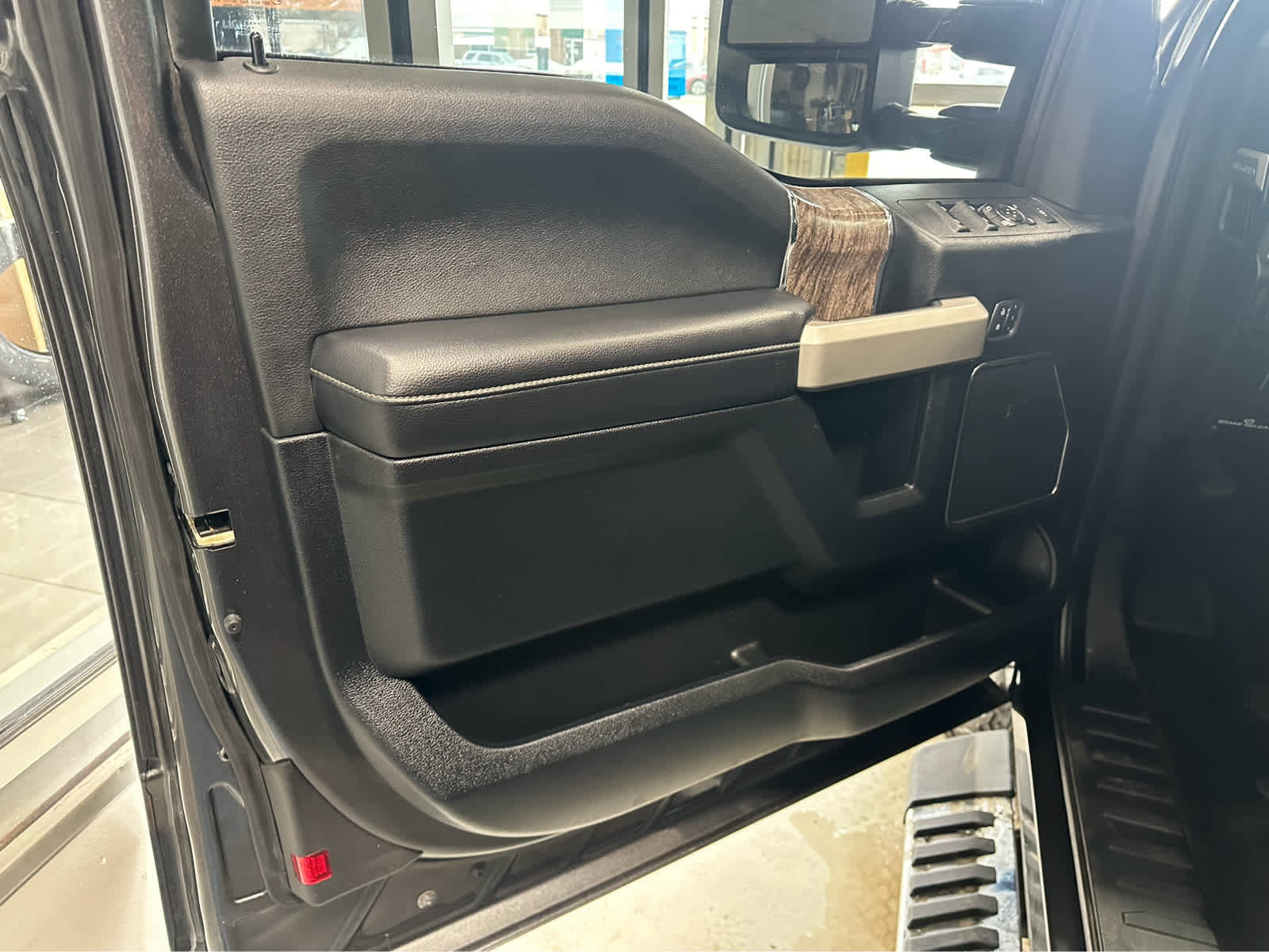 Certified 2017 Ford F350 Lariat w/ Chrome Package image 12