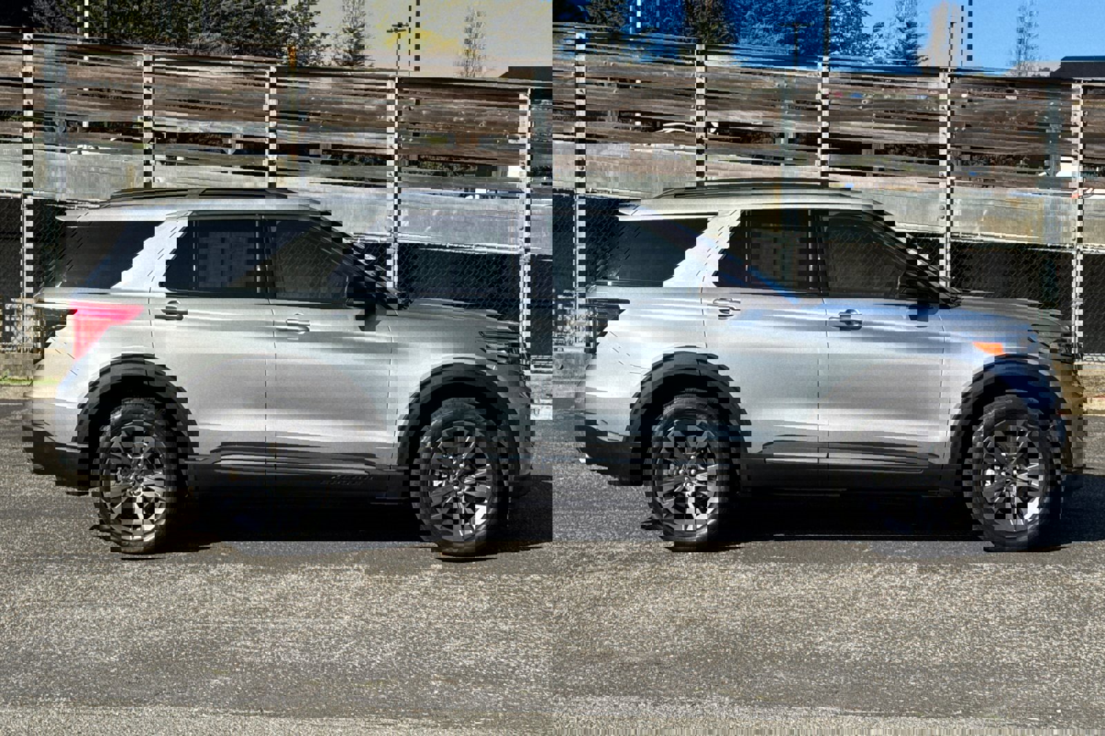 Certified 2023 Ford Explorer XLT w/ Equipment Group 202A image 3