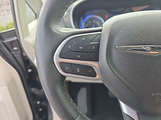 Used 2023 Chrysler Pacifica Touring-L FWD image 20
