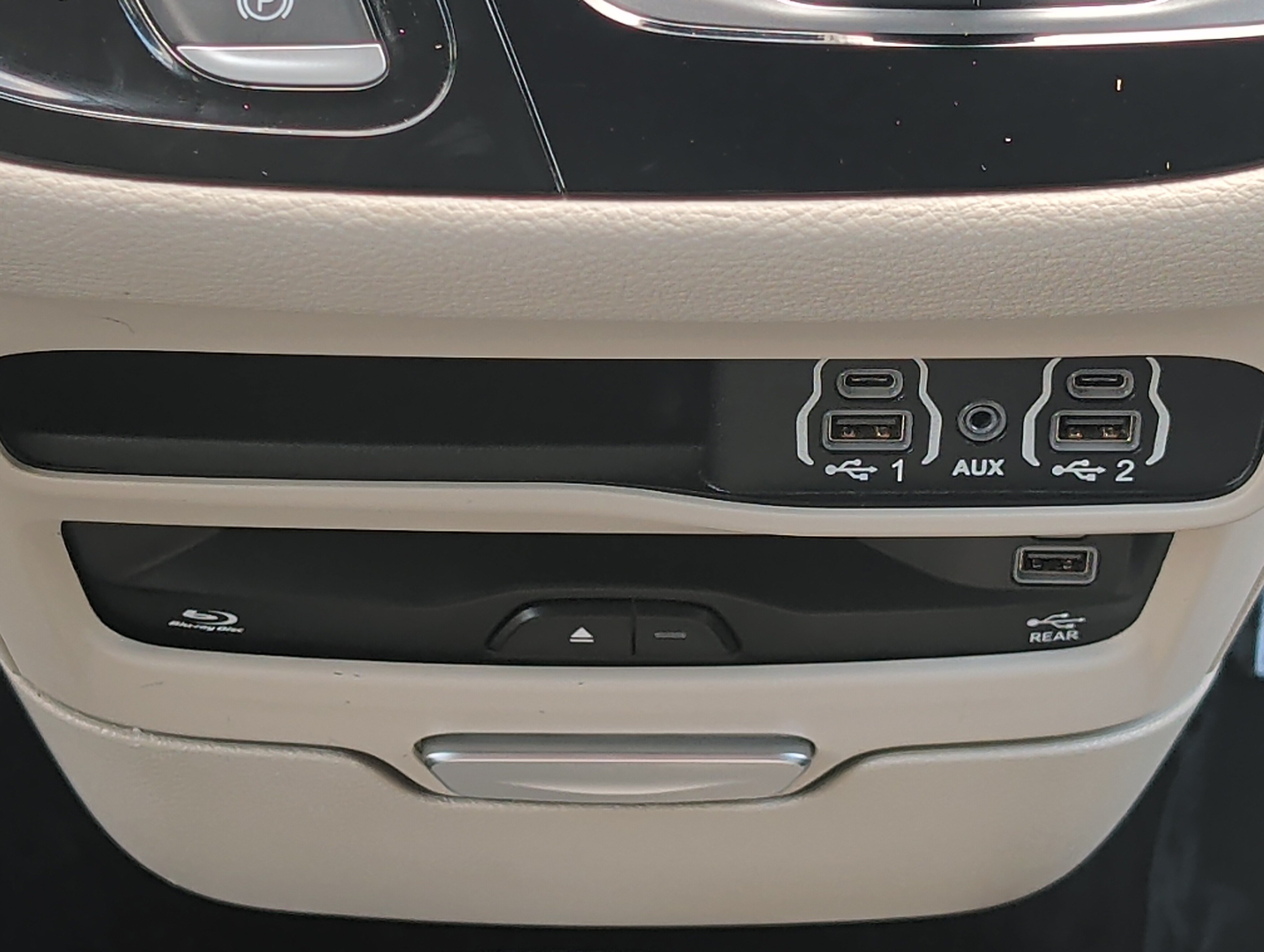Used 2022 Chrysler Pacifica Touring-L w/ Uconnect Theater Family Group AWD/4WD image 34