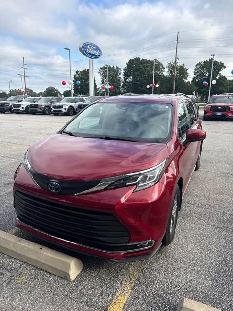 Used 2022 Toyota Sienna XLE
