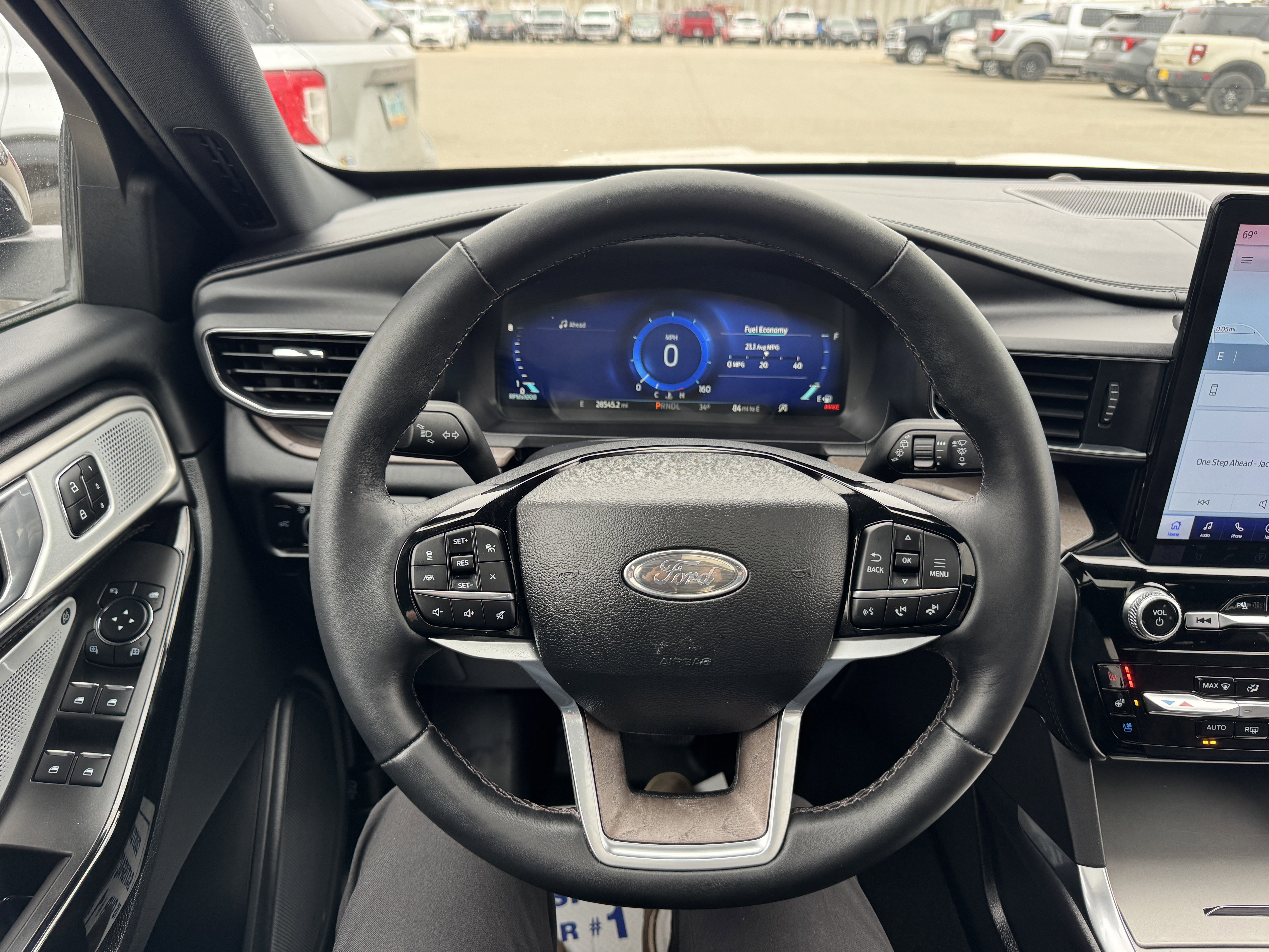 Certified 2024 Ford Explorer Platinum w/ Technology Package image 11