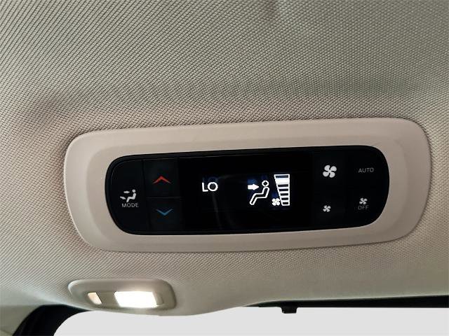 Used 2023 Chrysler Pacifica Limited image 21
