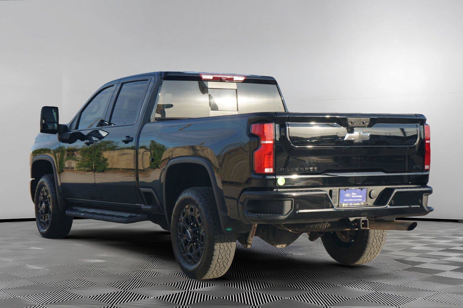Used 2024 Chevrolet Silverado 2500 LTZ w/ LTZ Plus Package AWD/4WD image 6