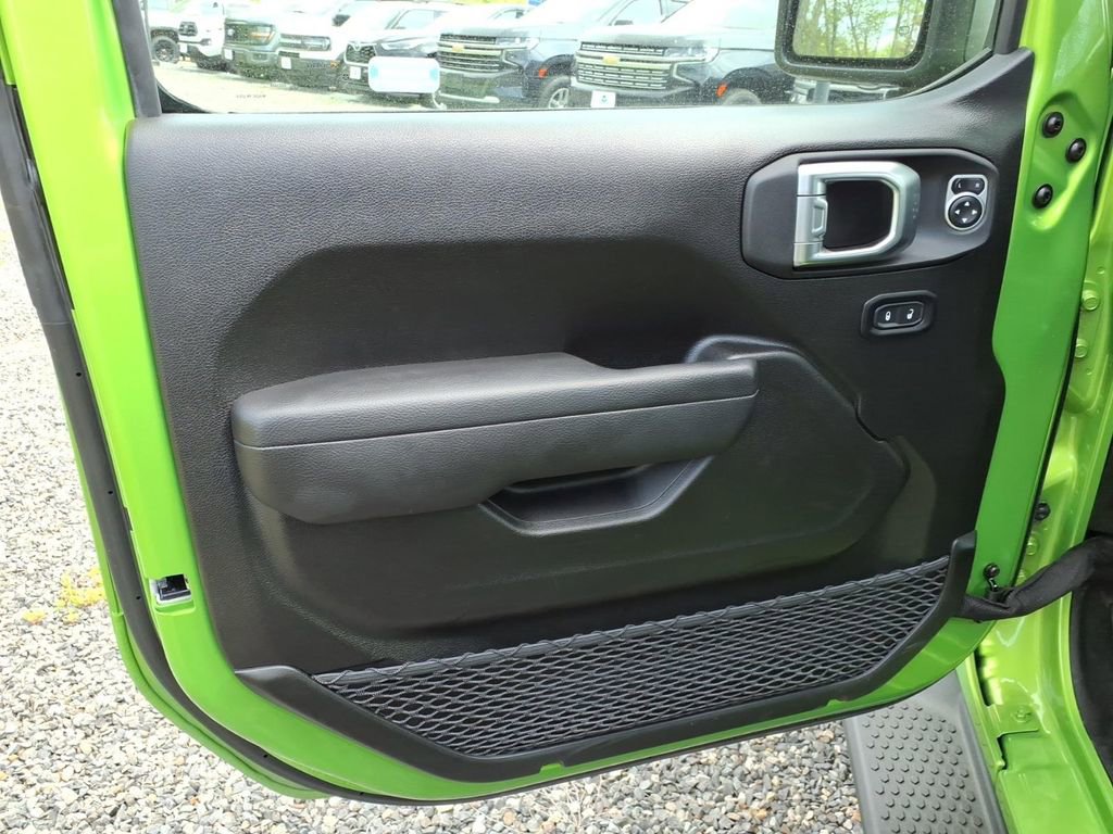Used 2025 Jeep Wrangler Sport AWD/4WD image 15