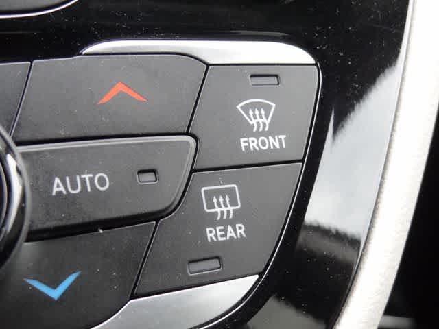 Used 2023 Chrysler Pacifica Touring-L FWD image 38
