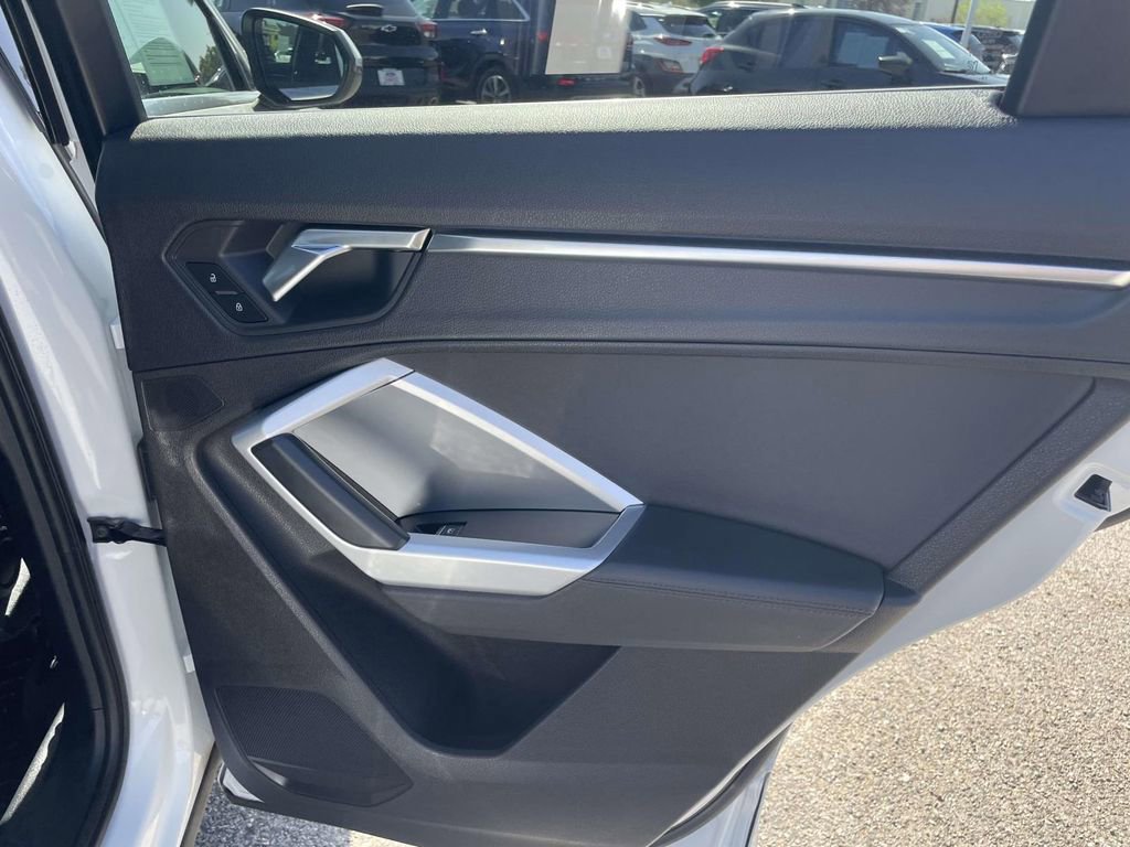 Used 2020 Audi Q3 2.0T Premium image 21