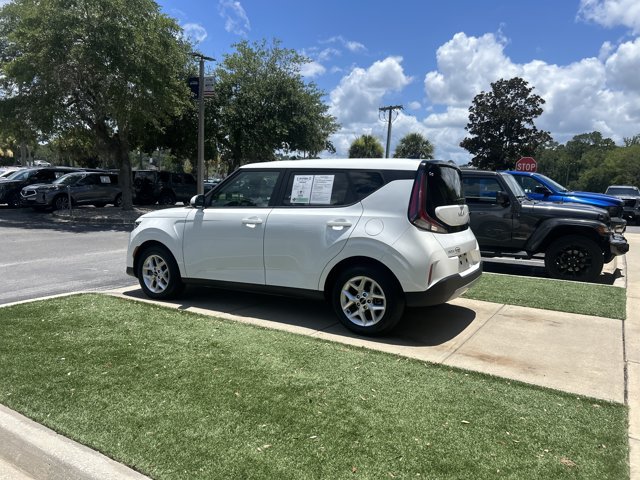 Used 2024 Kia Soul LX w/ Option Group 015 FWD image 7