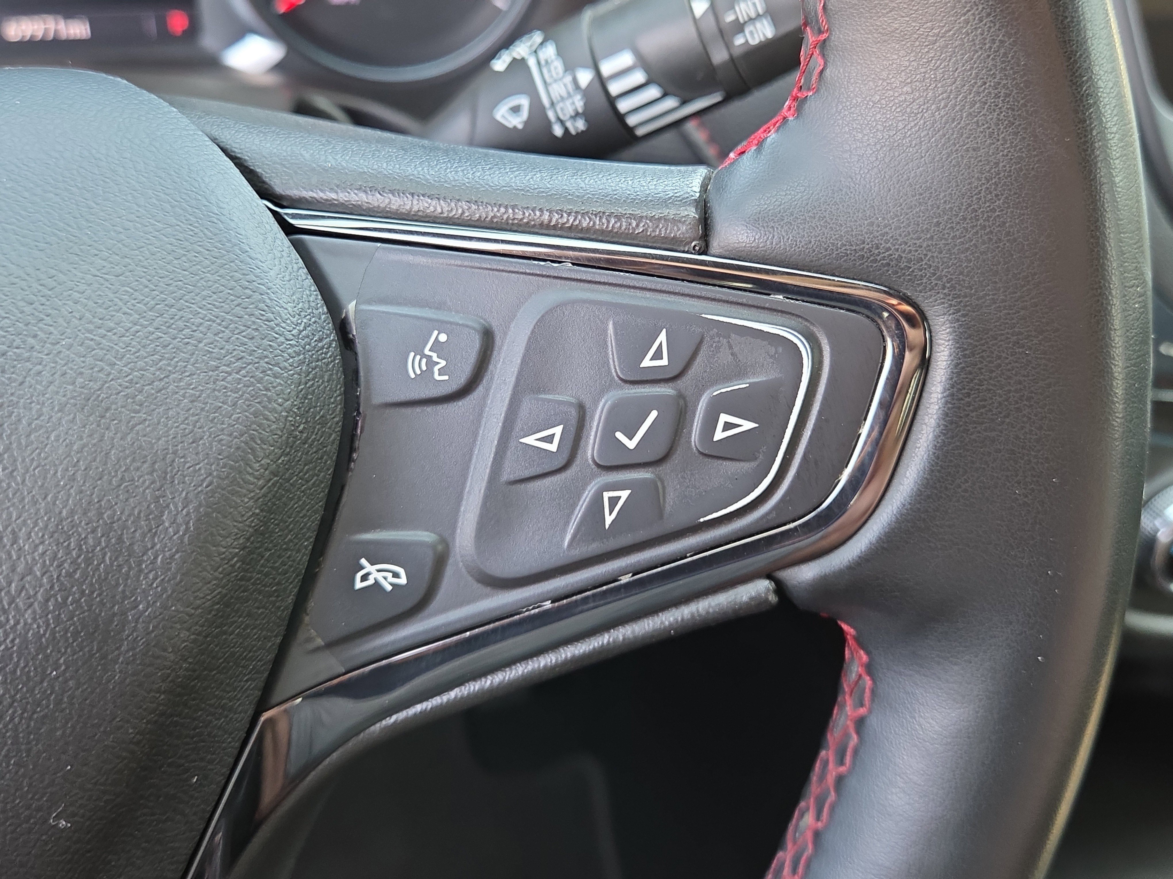 Used 2023 Chevrolet Equinox RS w/ RS Leather Package FWD image 20