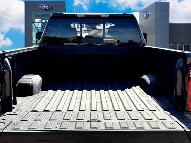 Used 2024 GMC Sierra 2500 SLT w/ SLT Premium Package AWD/4WD image 8