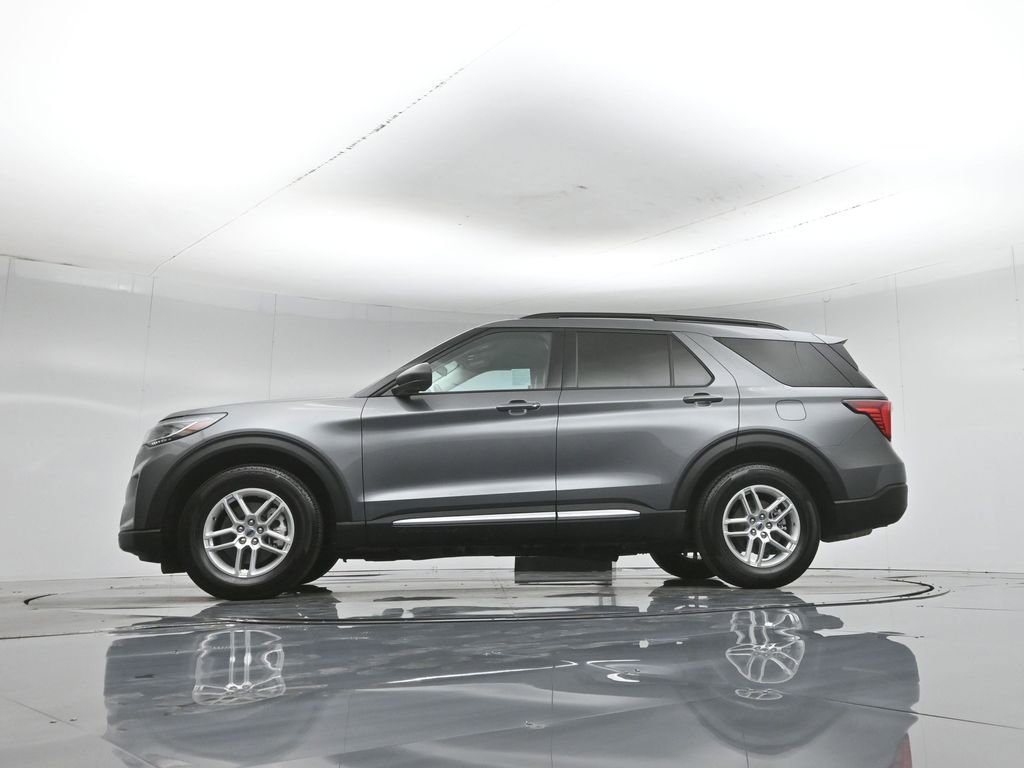 Certified 2025 Ford Explorer Active w/ Active Comfort Package RWD image 8