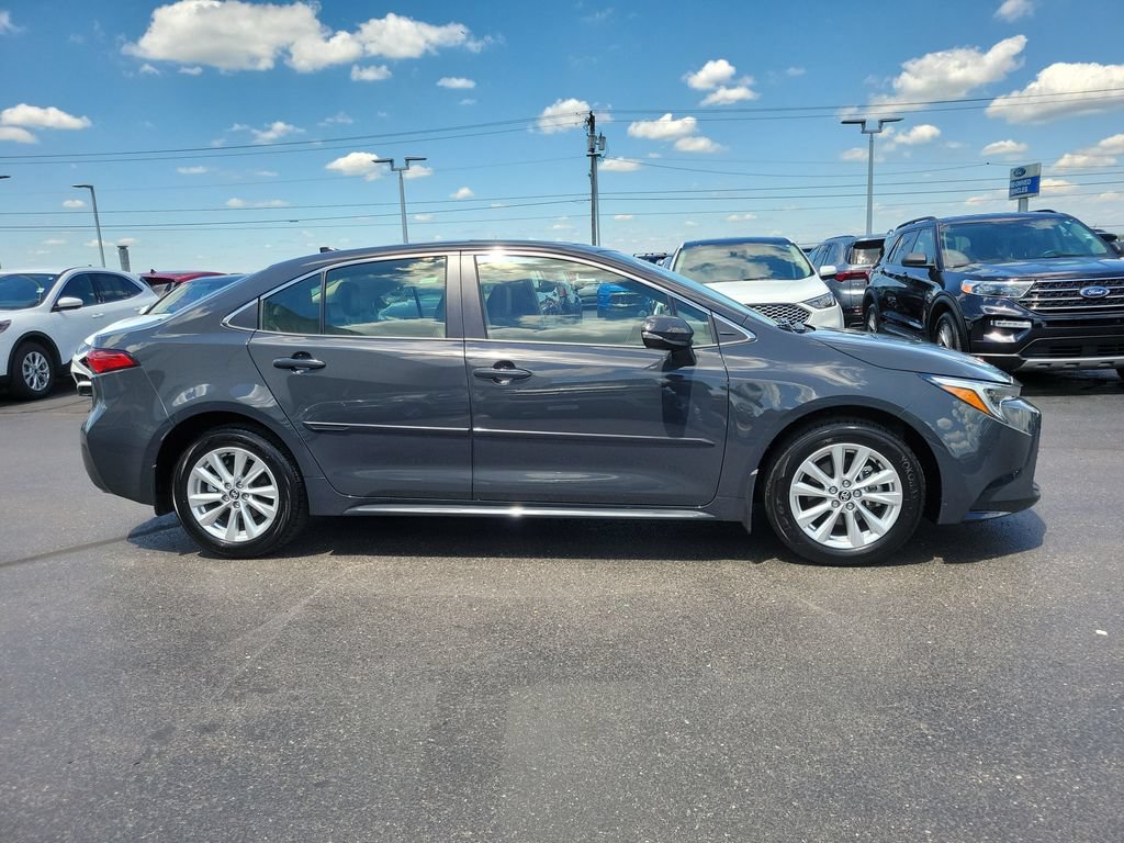 Used 2025 Toyota Corolla XLE FWD image 3