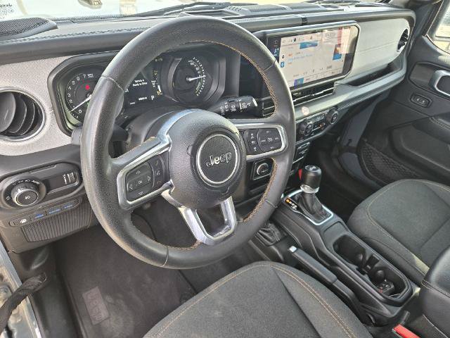 Used 2024 Jeep Wrangler Unlimited Sahara AWD/4WD image 11