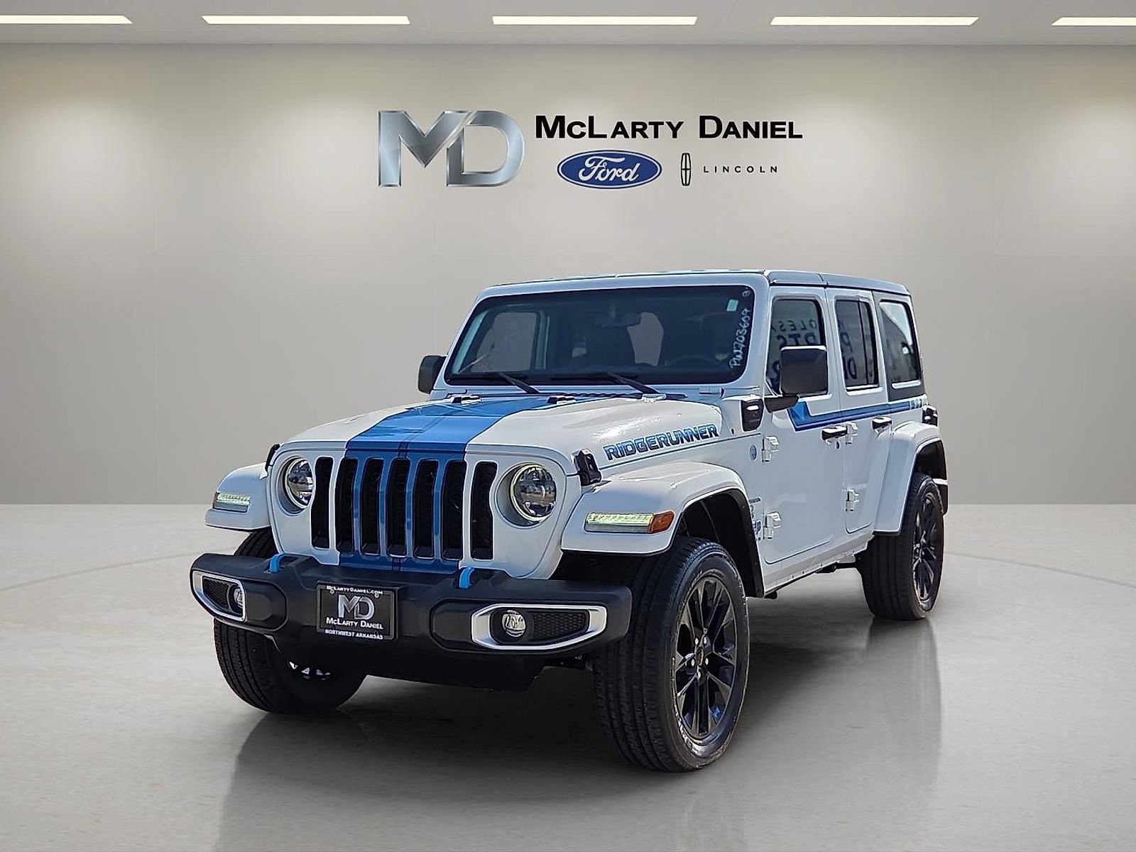 Used 2023 Jeep Wrangler Unlimited Sahara AWD/4WD image 2