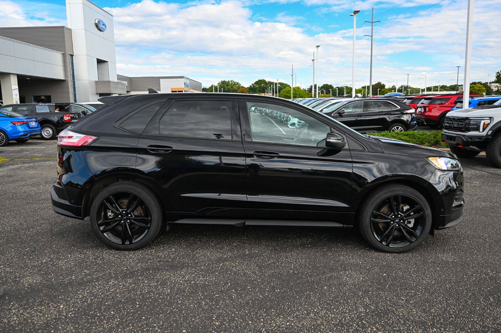 Certified 2024 Ford Edge ST w/ Equipment Group 401A AWD/4WD image 3