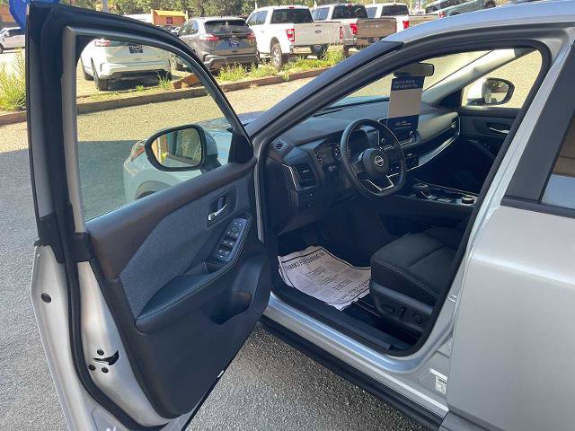 Used 2023 Nissan Rogue SV AWD/4WD image 10