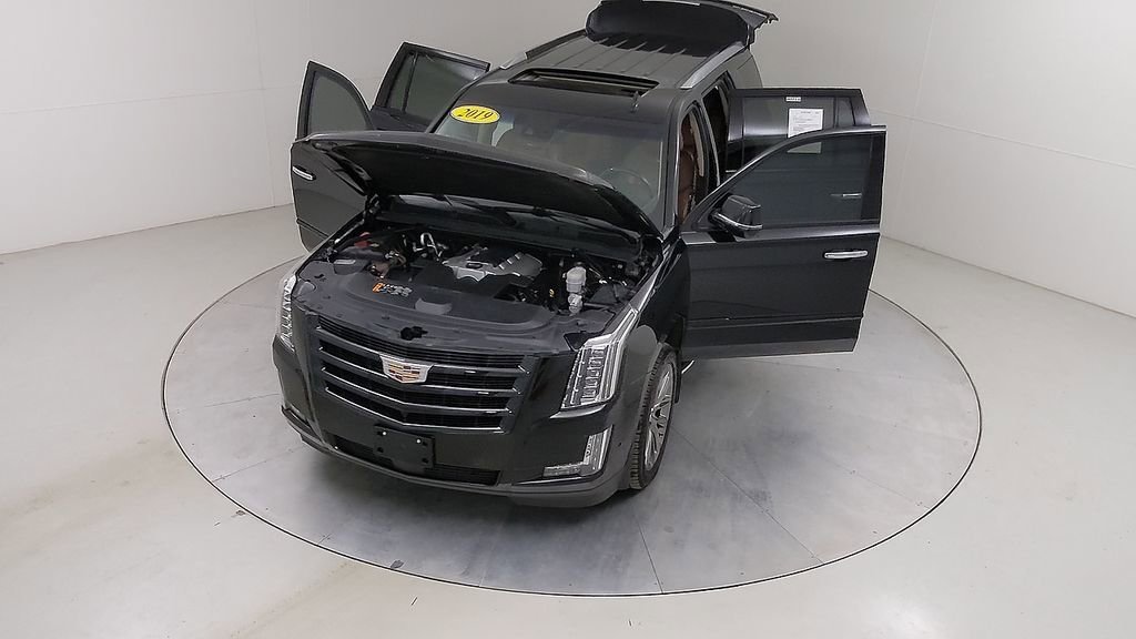 Used 2019 Cadillac Escalade Premium Luxury w/ Escalade Sport Edition AWD/4WD image 47