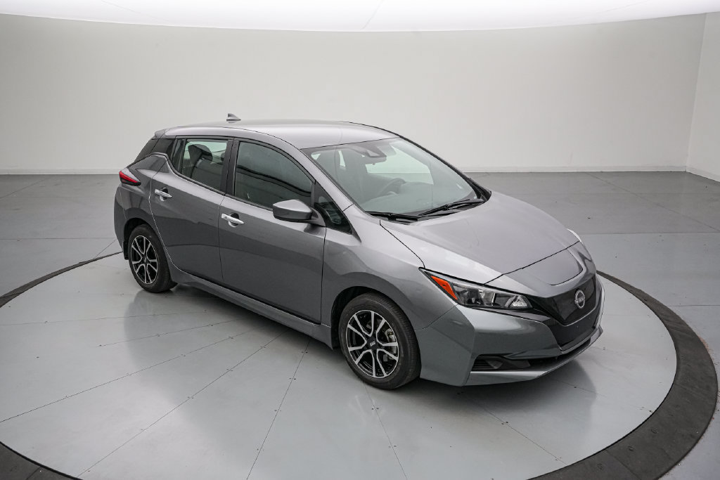 Used 2025 Nissan Leaf S FWD image 2