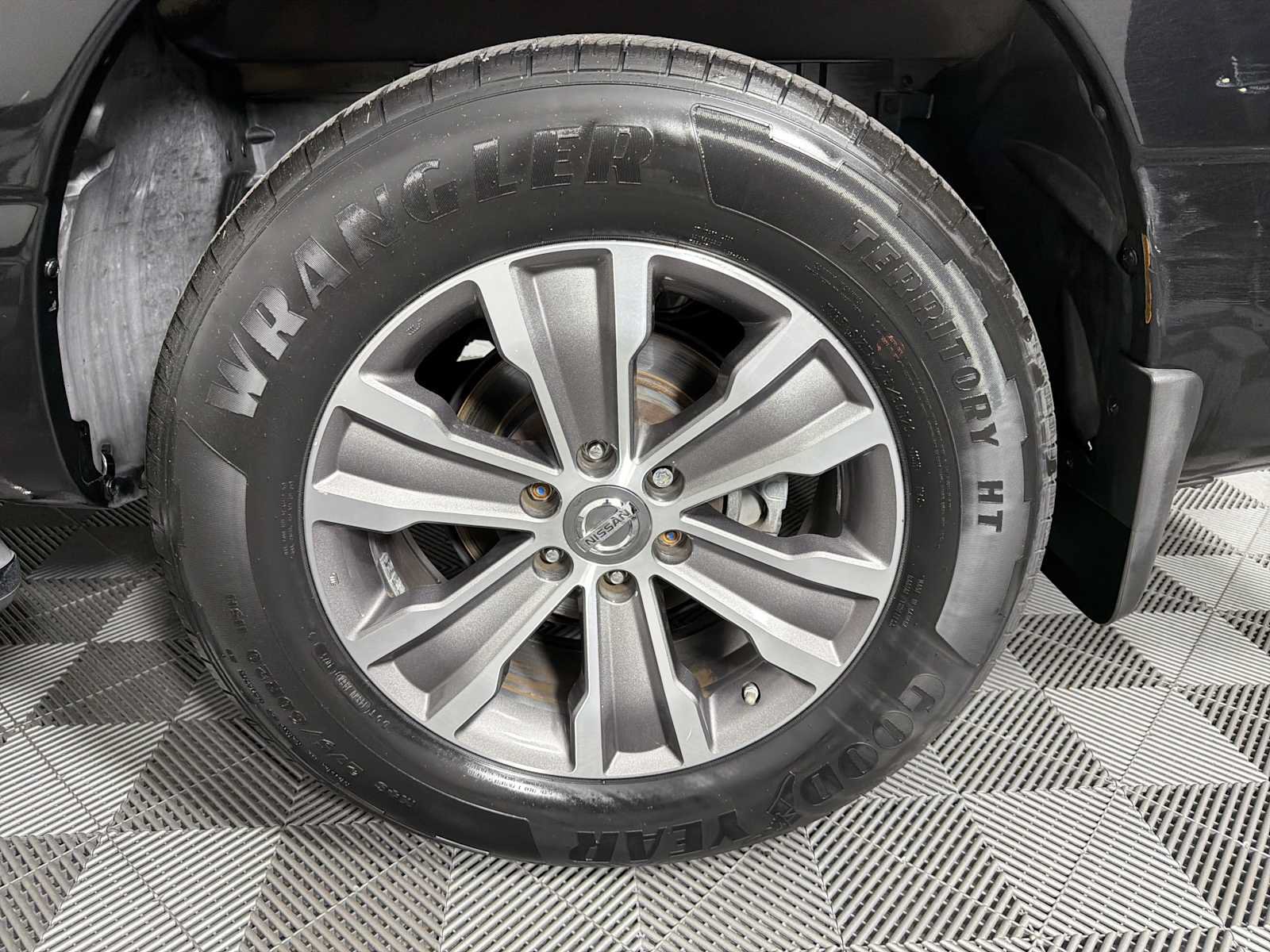 Used 2017 Nissan Titan SL RWD image 18