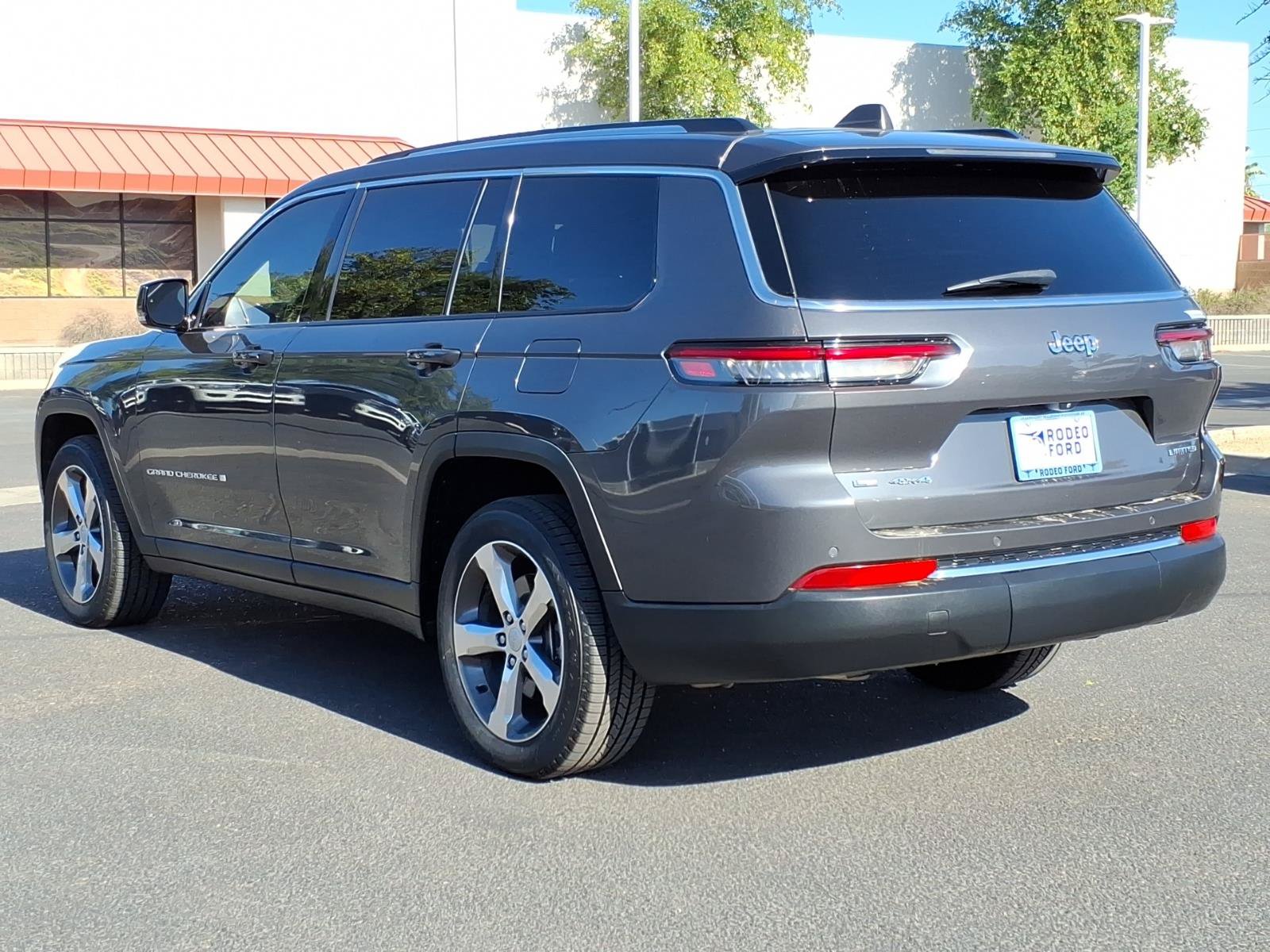 Used 2021 Jeep Grand Cherokee L Limited w/ Trailer Tow Group (B) AWD/4WD image 3
