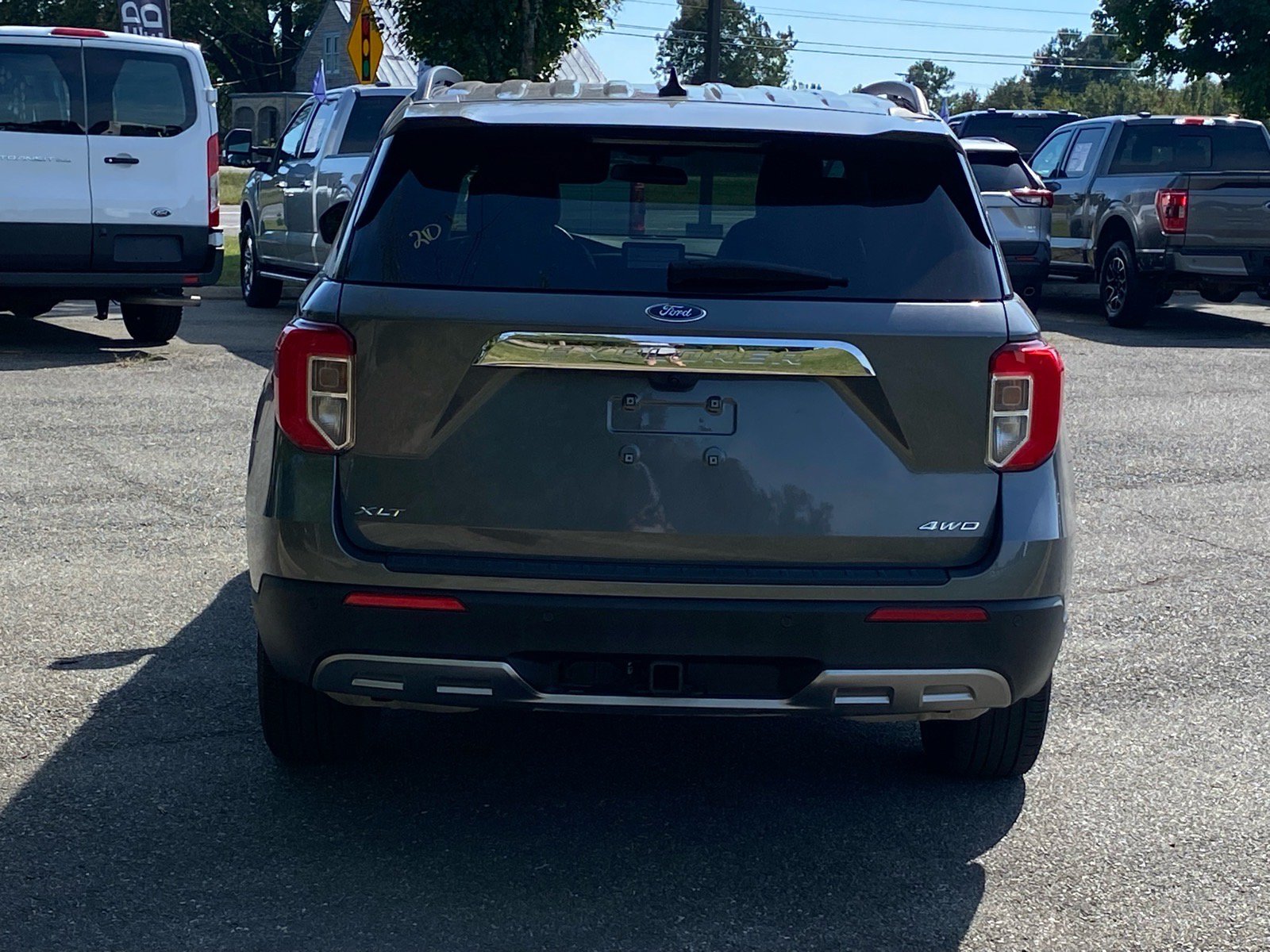 Certified 2024 Ford Explorer XLT w/ Equipment Group 202A AWD/4WD image 4