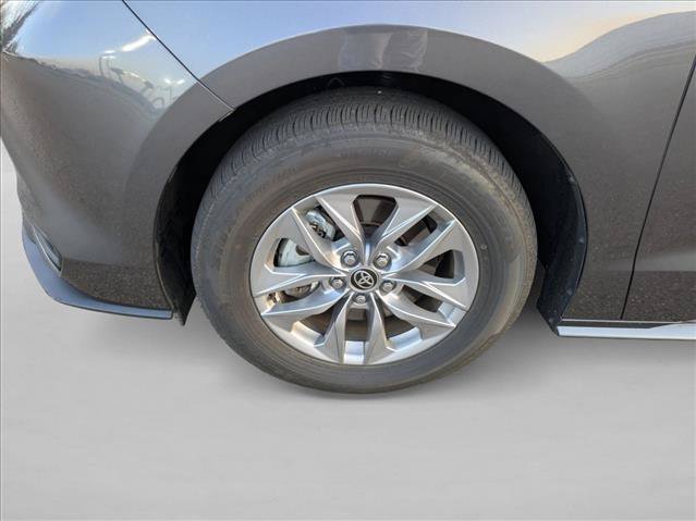 Used 2025 Toyota Sienna XLE AWD/4WD image 10