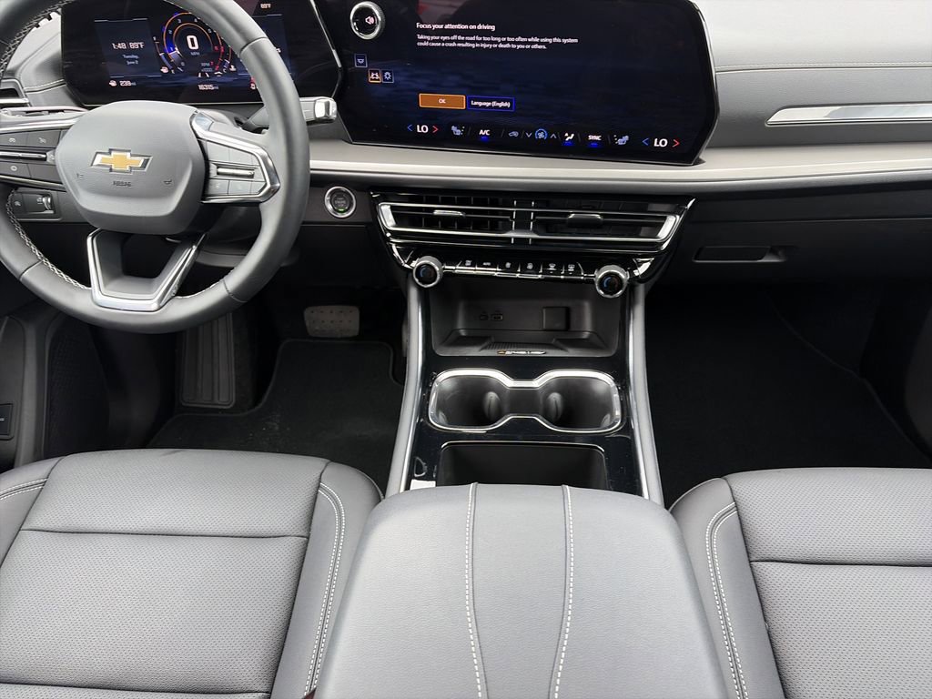 Used 2025 Chevrolet Traverse LT w/ Driver Confidence Package FWD image 16