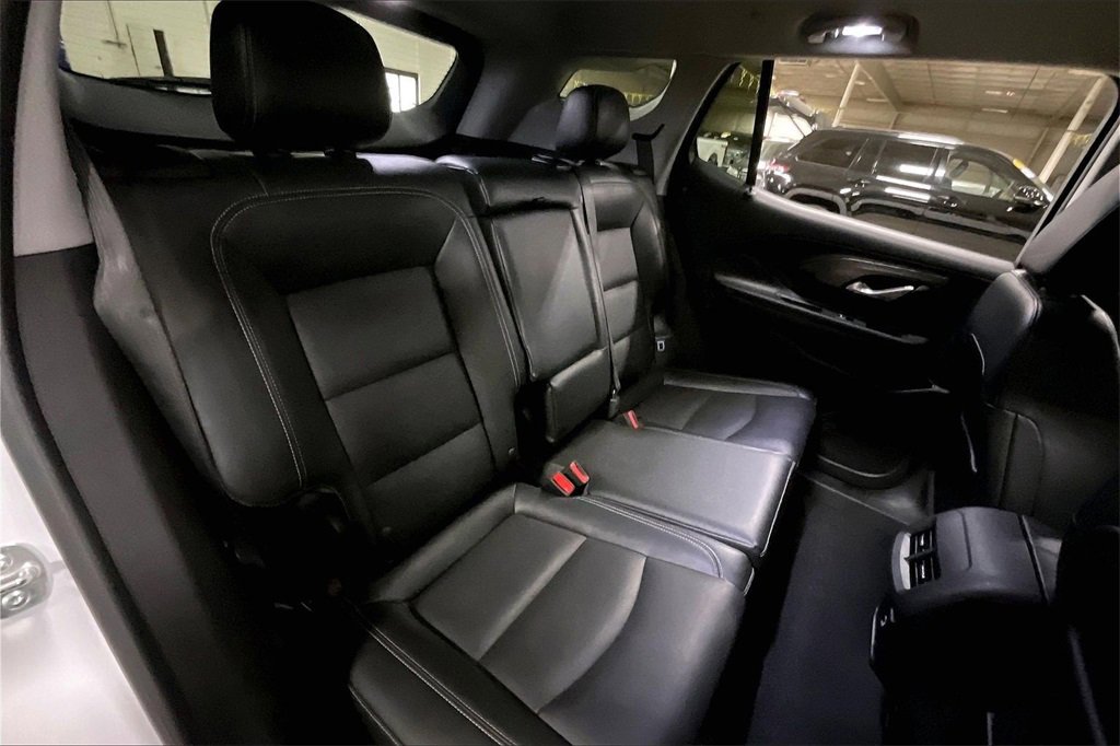 Used 2024 GMC Terrain SLT image 25