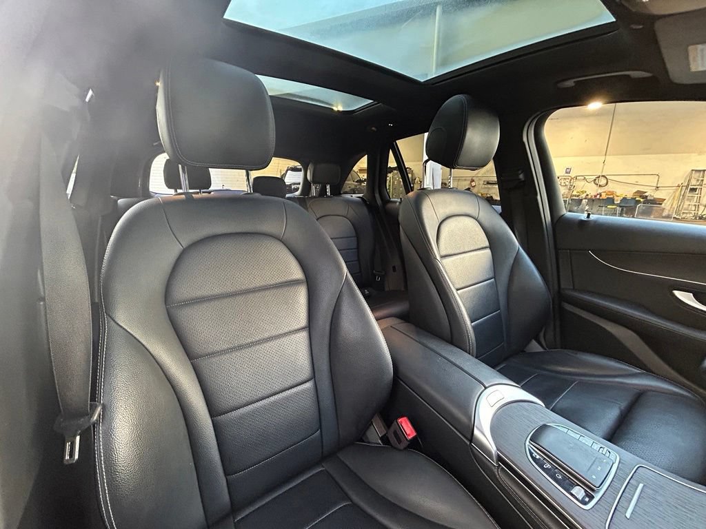 Used 2020 Mercedes-Benz GLC 300 image 27