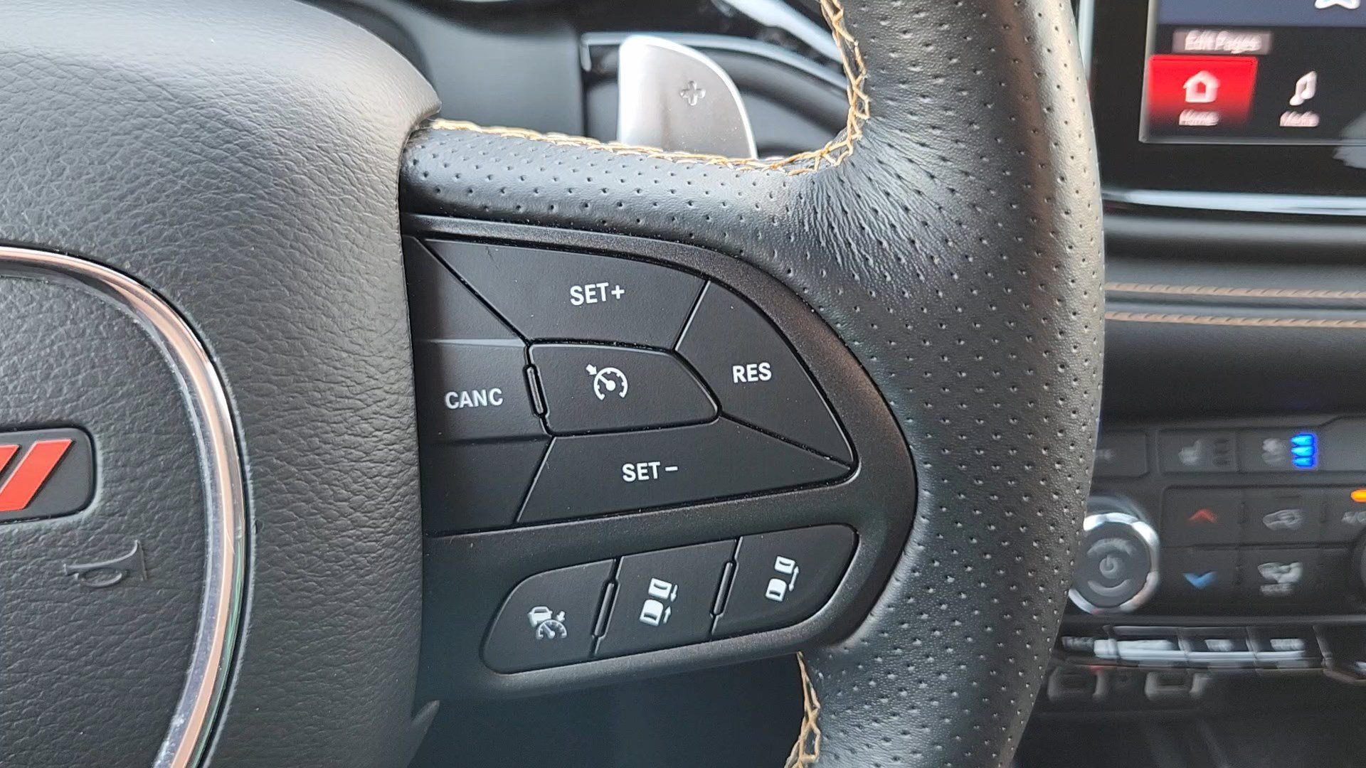 Used 2025 Dodge Durango R/T AWD/4WD image 14